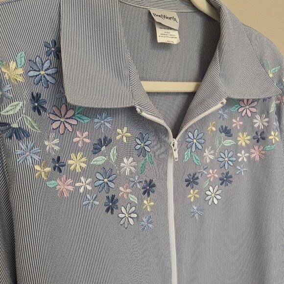 VINTAGE Bon Worth seersucker blue white jacket floral embroidery EUC Petite L - Picture 2 of 10
